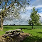 Semesterbostad Peaceful Fontenelle Farmhouse *